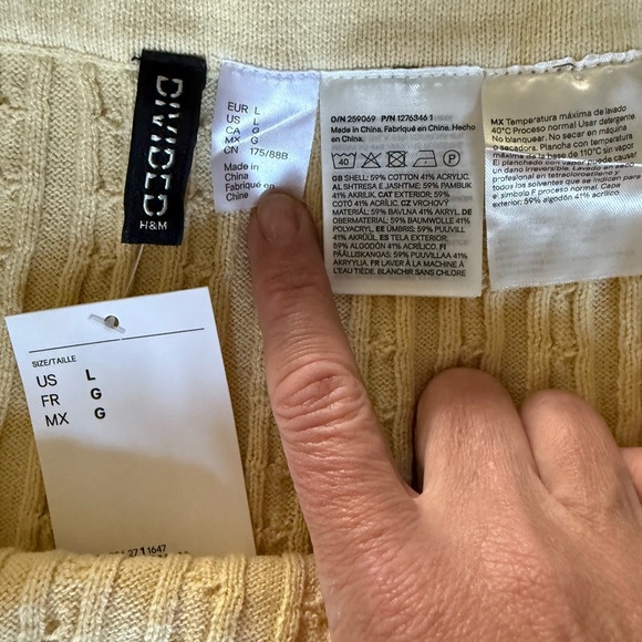 NWT- Light Yellow Cable Knit Gently Flared Skirt, Medium - Picture 2 of 7